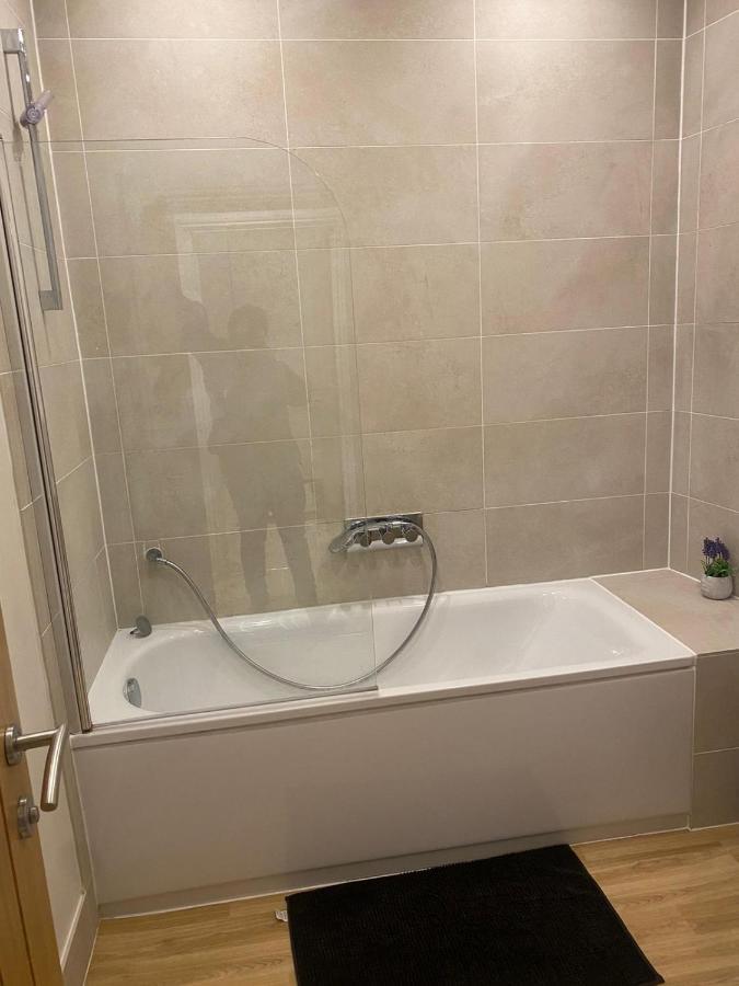 I&J Suites Londra Esterno foto